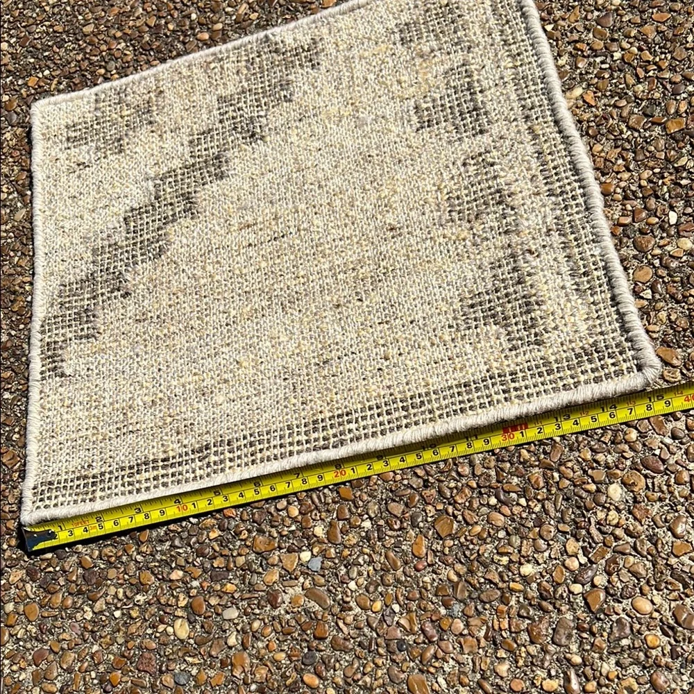 Elegant Beige, Brown & Gray Home Accent Rug Sample / Place Mat / Design Decor!